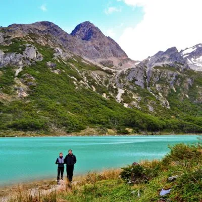 couple in esmeralda lagoon trekking in ushuaia
