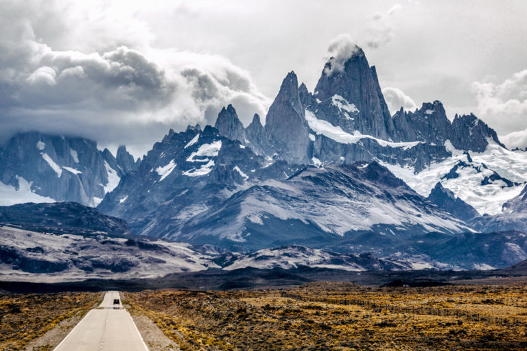 el-chalten-fitz-roy-mountain El Chalten mountain with hiking trails
