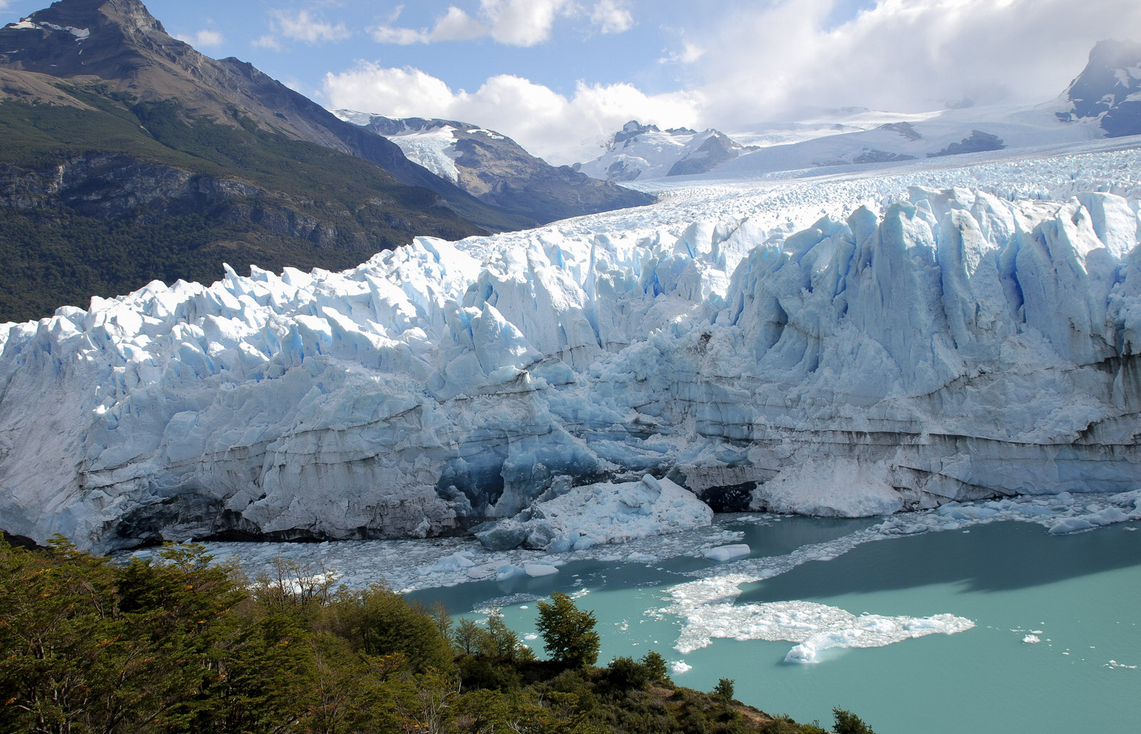 A view of Perit Moreno Glacier in El Calafate, Patagonia, Argentina.
