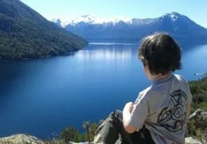 kid looking at lake in bariloche