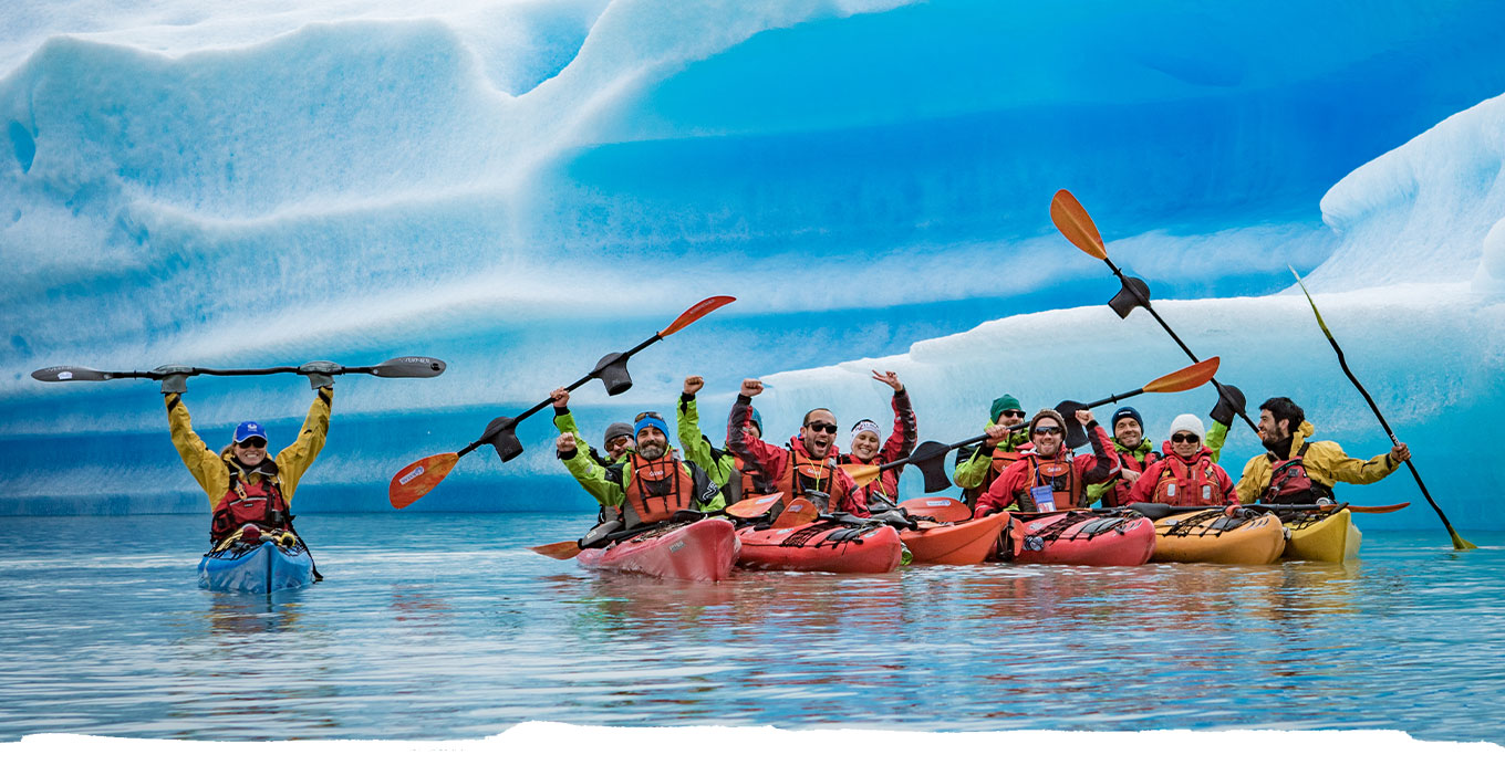 group-of people-kayaking-in-patagonia