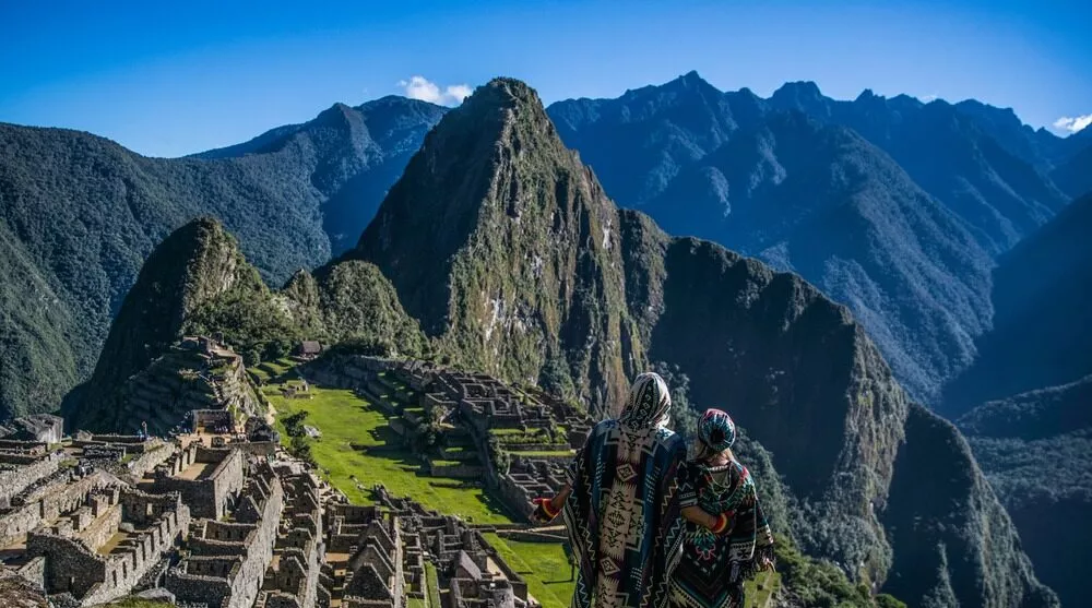 Couple looking at machu picchu