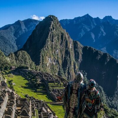 machu-picchu-couple-trip