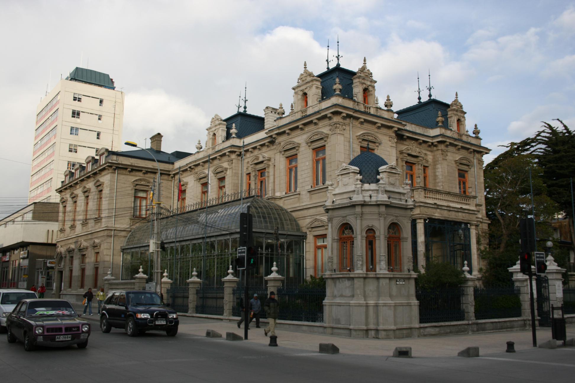 punta-arenas-city (6) View of building in Punta Arenas