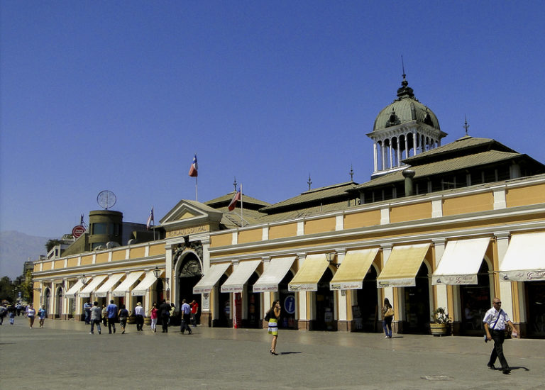 Santiago_de_Chile_Local_Markets Santiago de Chile offers a great variety of local markets and interesting buildings to visit