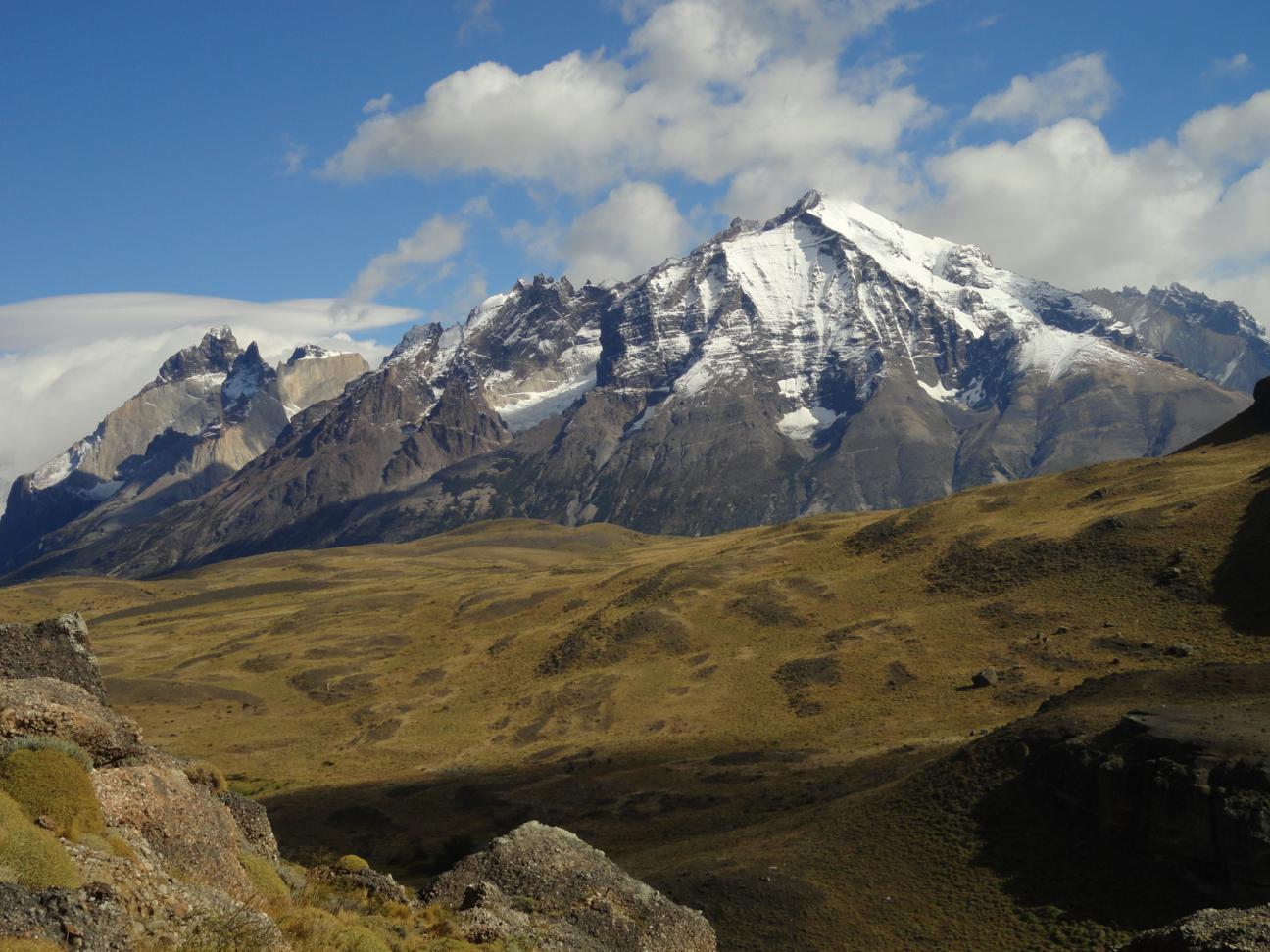 Private Trek to Sarmiento Lake & Amarga Lagoon