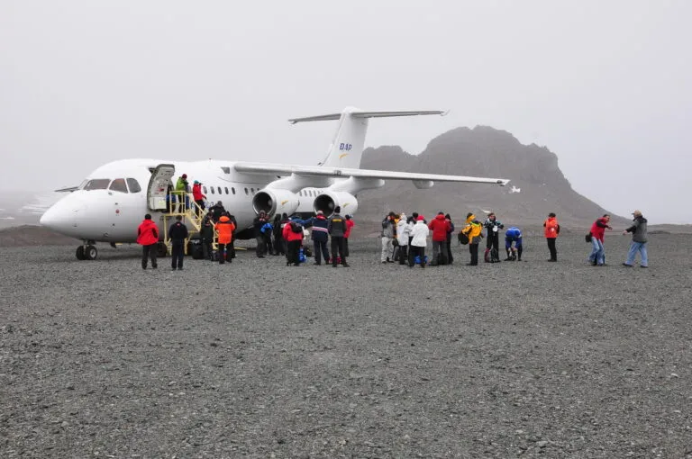 DAP_1011_DSC_4742.JPG Passengers boarding antarctica aircraft