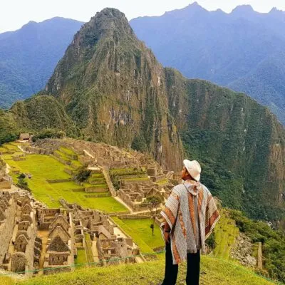 admiring-machu-picchu (1)