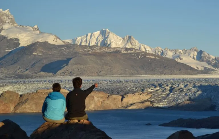 Couple admiring the Upsala Glacier fron a viewpoint