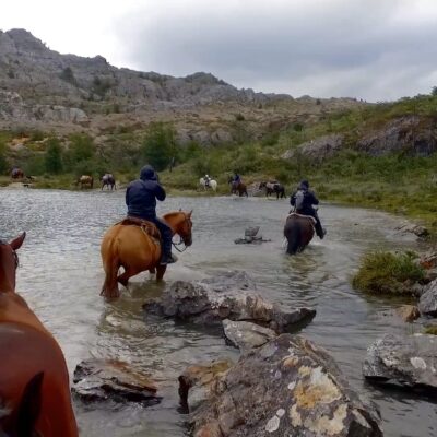 horse-riding-prisitne-camps-calafate