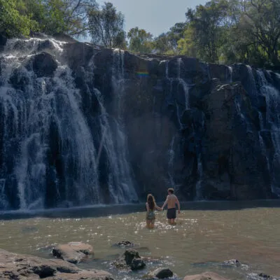 Couple in salto jasy in iguazu