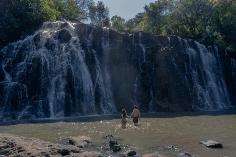 Couple in salto jasy in iguazu