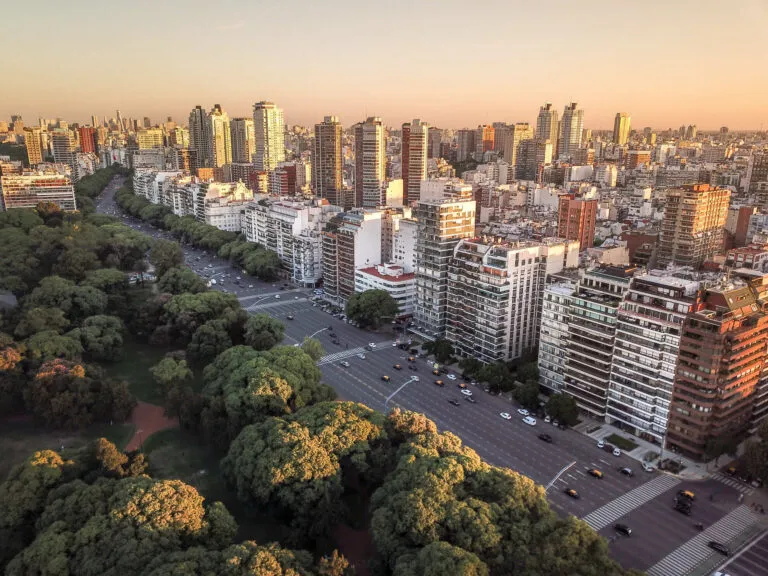 Avenida del liberatador view in buenos aires