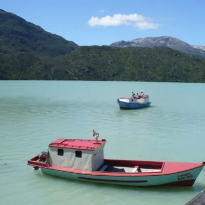 caleta tortel - carreta austral - boats