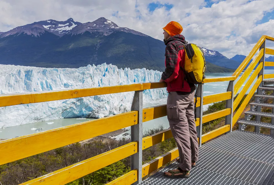 El-Calafate-Perito-Moreno-Glacier-Walkways Looking out at Perito Moreno Glacier